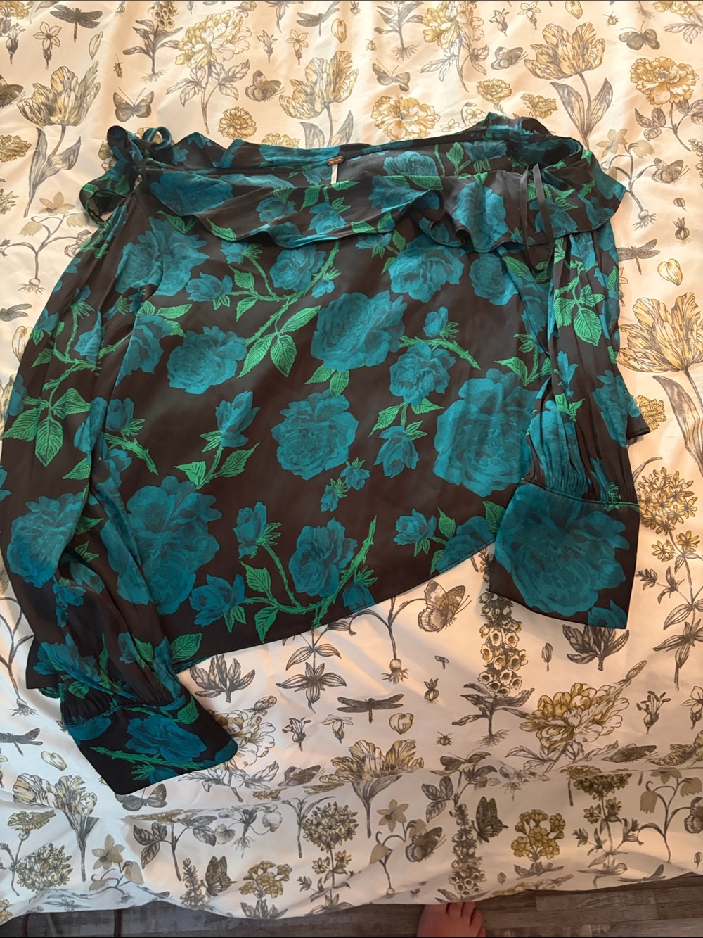 NWT‎ free people  Floral Off-Shoulder Shirt  in Teal and Black